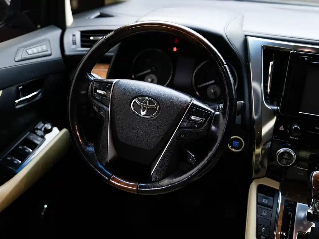 Toyota Alphard 2017 — фото 34