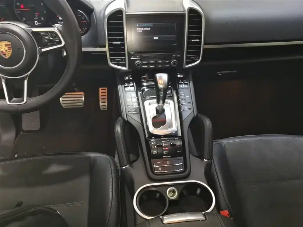 Porsche Cayenne 2016 — фото 14