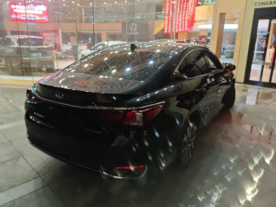 Lexus ES 2024