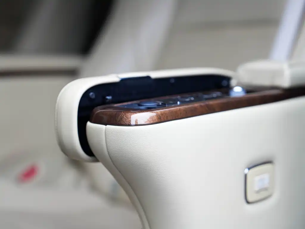 Toyota Alphard 2017 — фото 29
