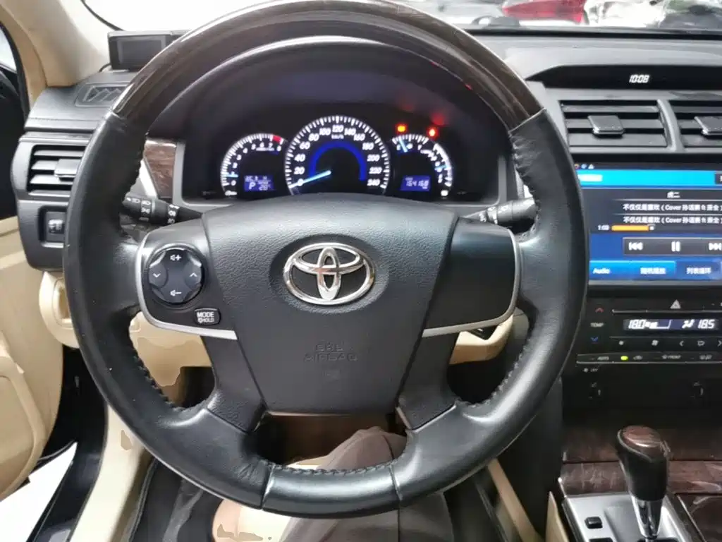Toyota Camry 2015 — фото 11