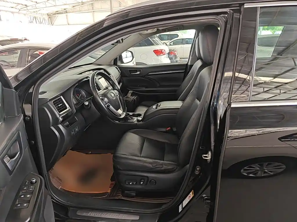 Toyota Highlander 2017 — фото 16