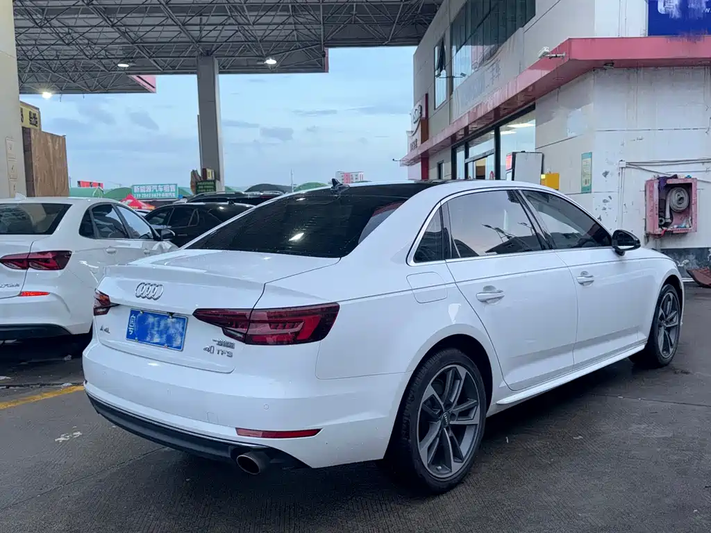 Audi A4L 2018