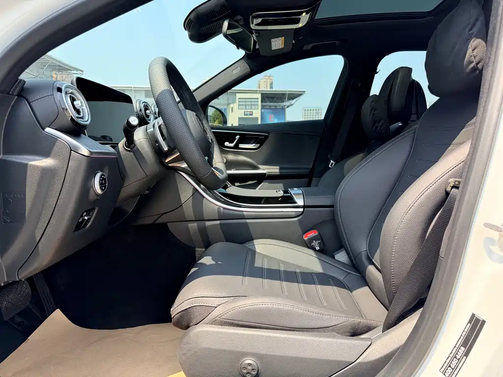 Mercedes-Benz C-Class 2025 — фото 10