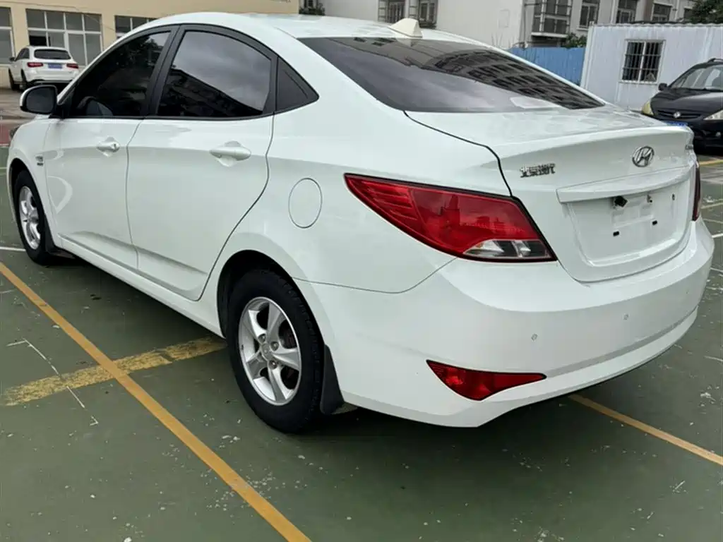 Hyundai Verna 2016 — фото 9