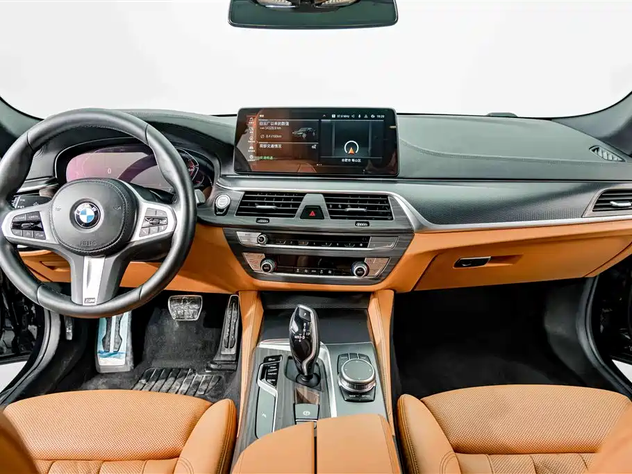 BMW 5 Series 2023 — фото 10