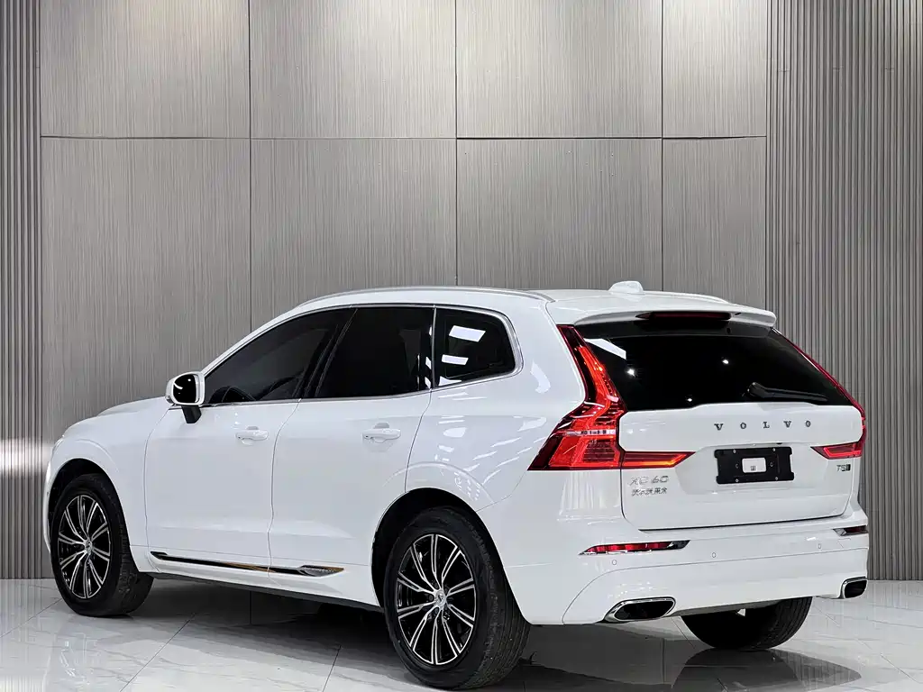 Volvo XC60 2019 — фото 11