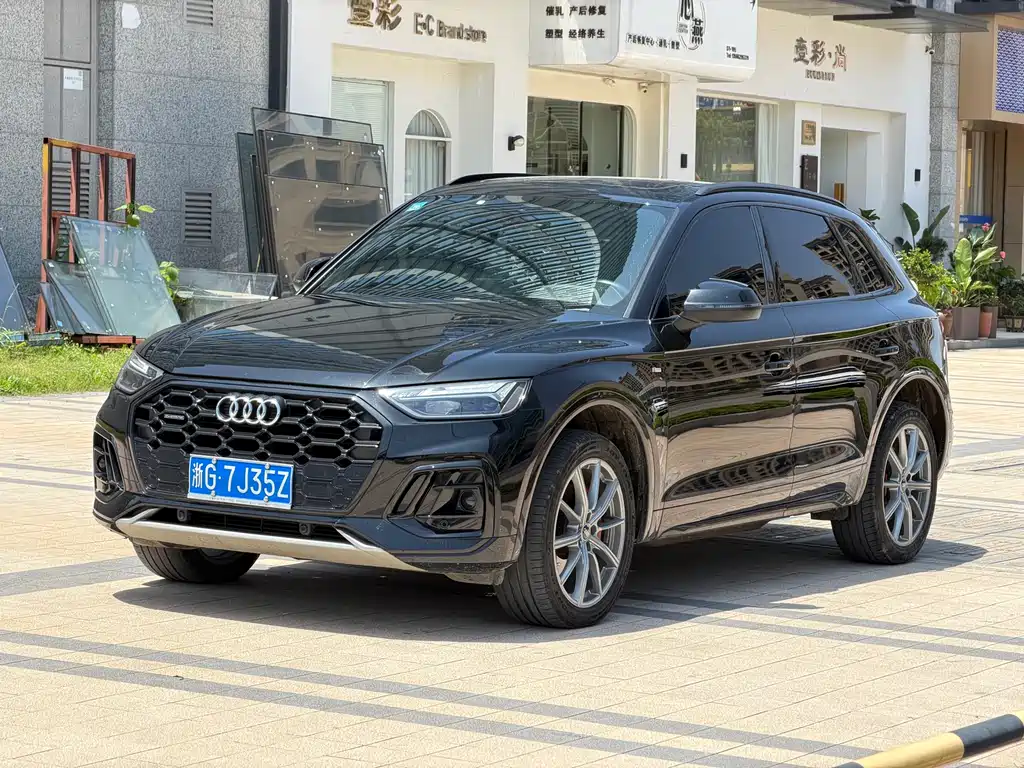 Audi Q5L 2023 — фото 1