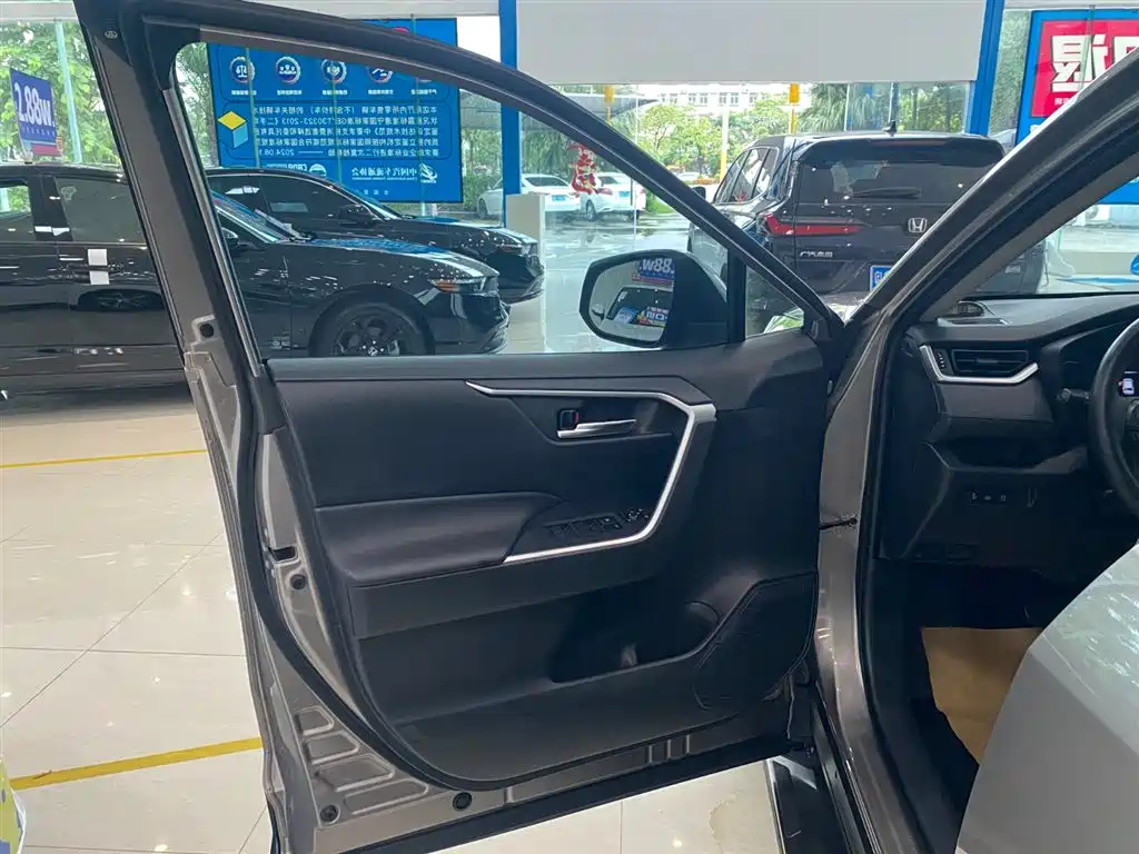Toyota RAV4 2021