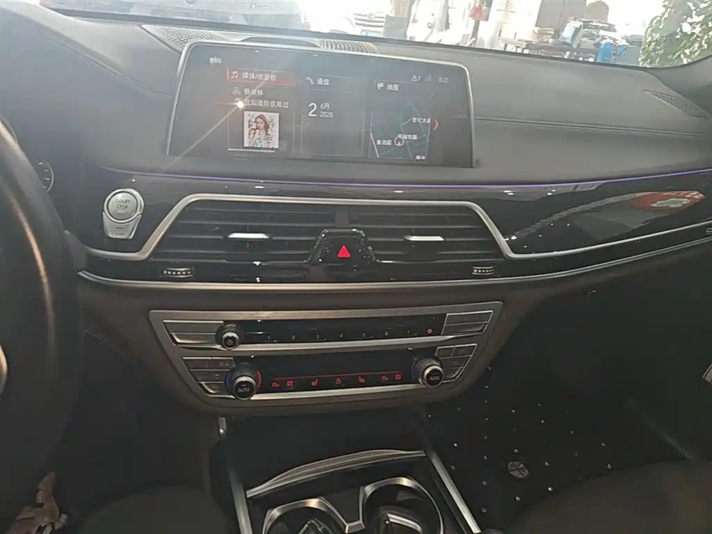 BMW 7 Series 2018 — фото 13