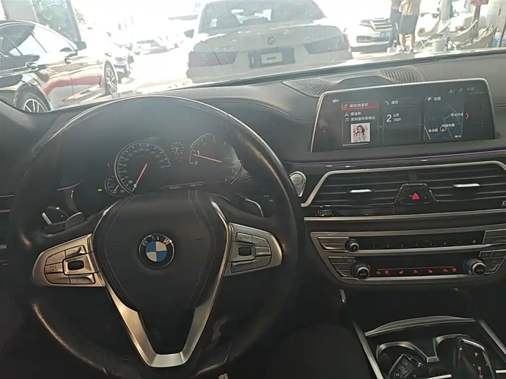 BMW 7 Series 2018 — фото 10