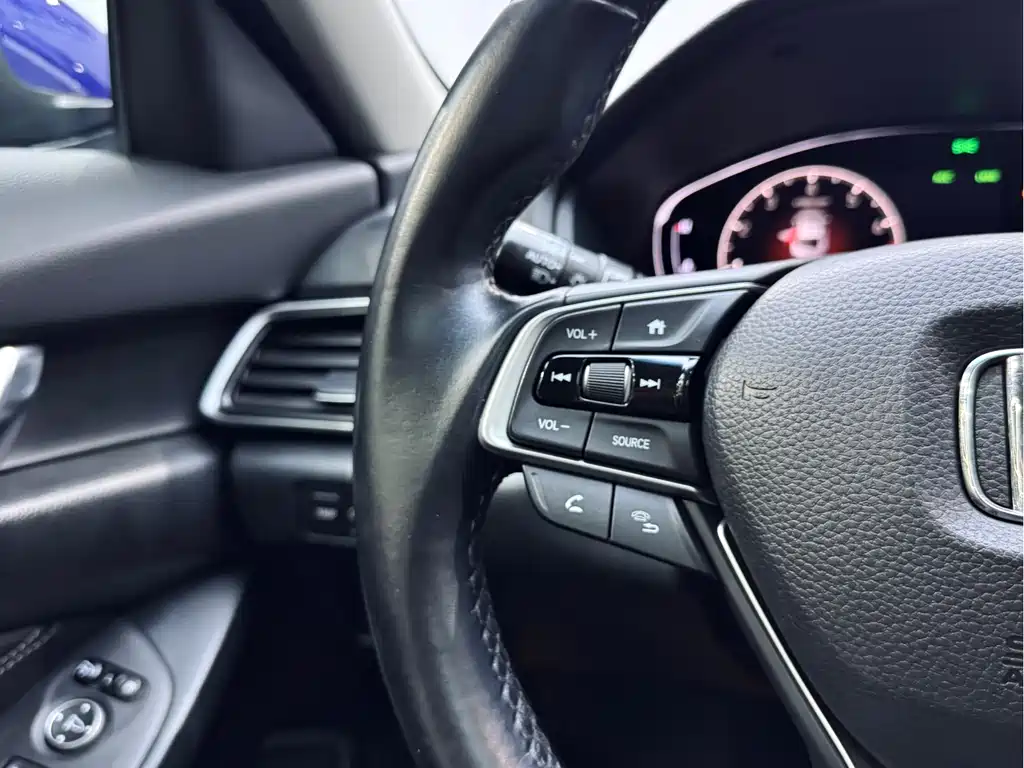 Honda Accord 2018 — фото 19