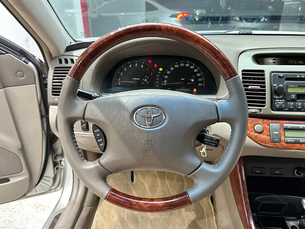 Toyota Camry 2004 — фото 15