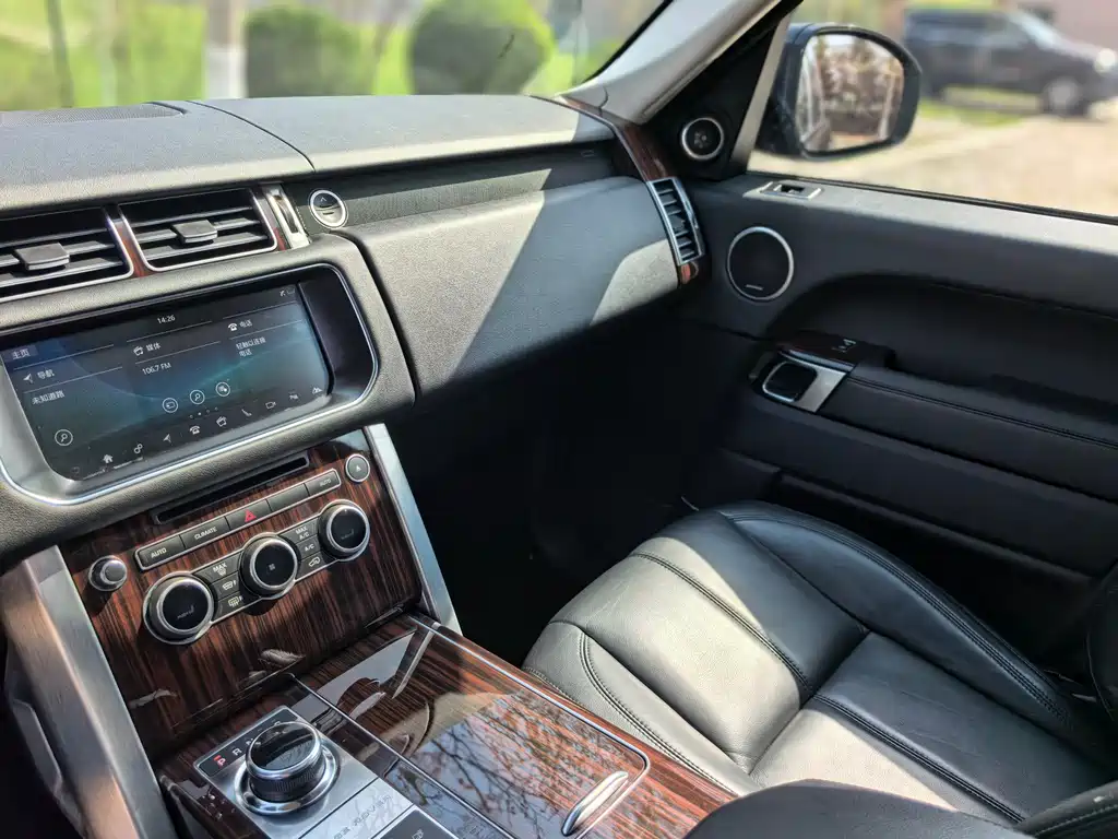 Land Rover Range Rover 2018 — фото 23