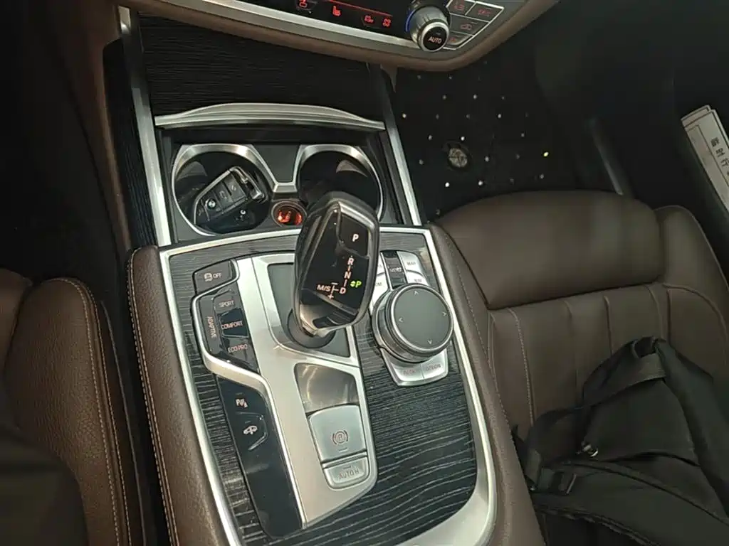 BMW 7 Series 2018 — фото 14