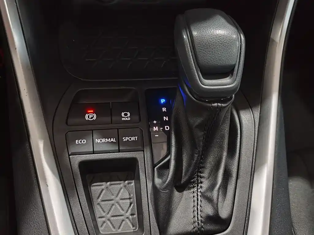 Toyota Wildlander 2023 — фото 13