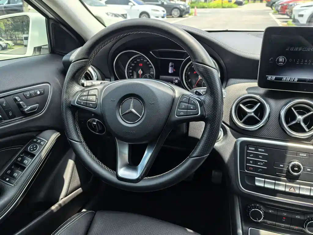 Mercedes-Benz GLA 2018 — фото 11