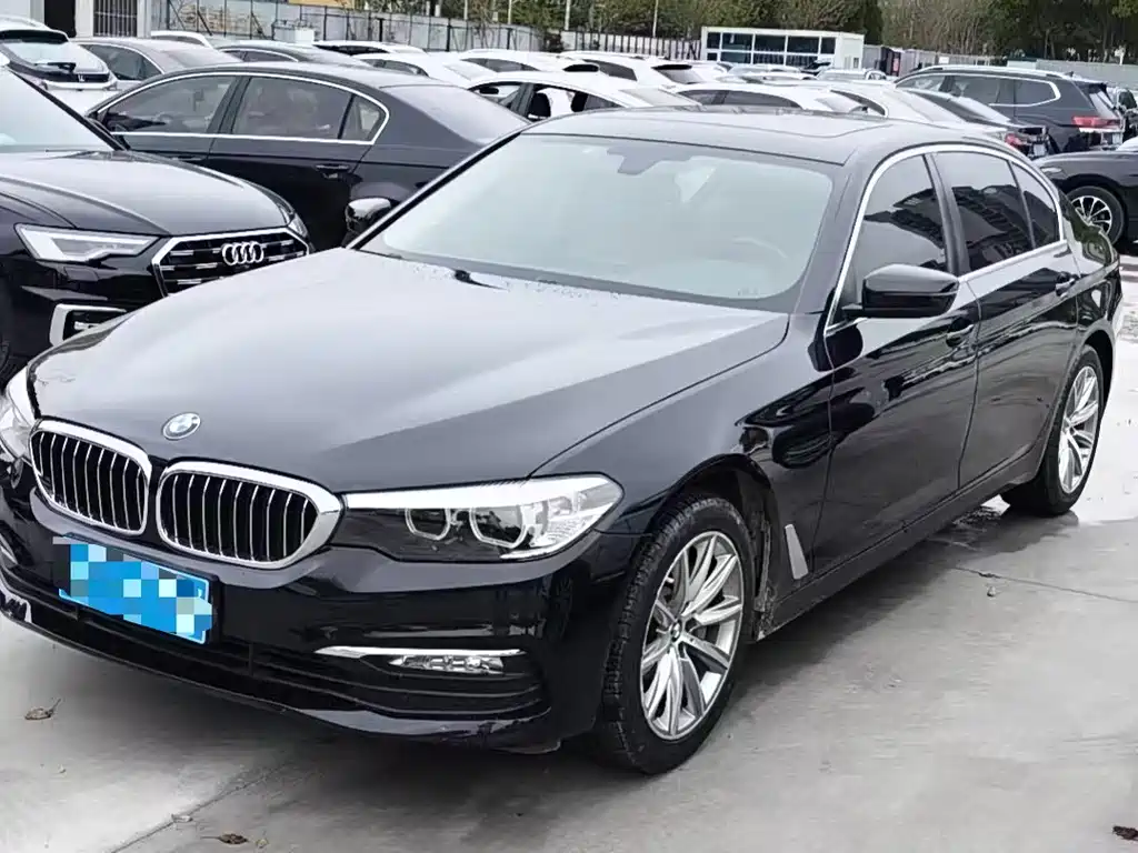 BMW 5 Series 2017 — фото 1