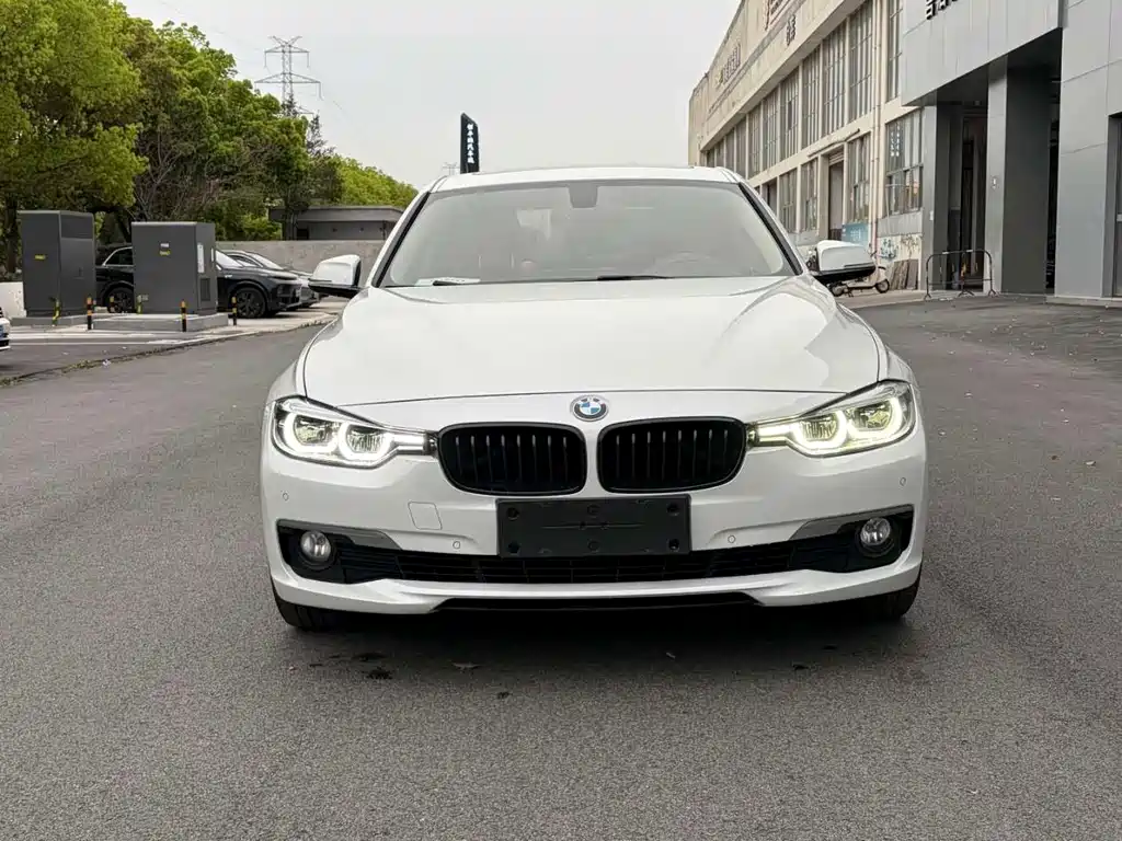 BMW 3 Series 2019 — фото 3