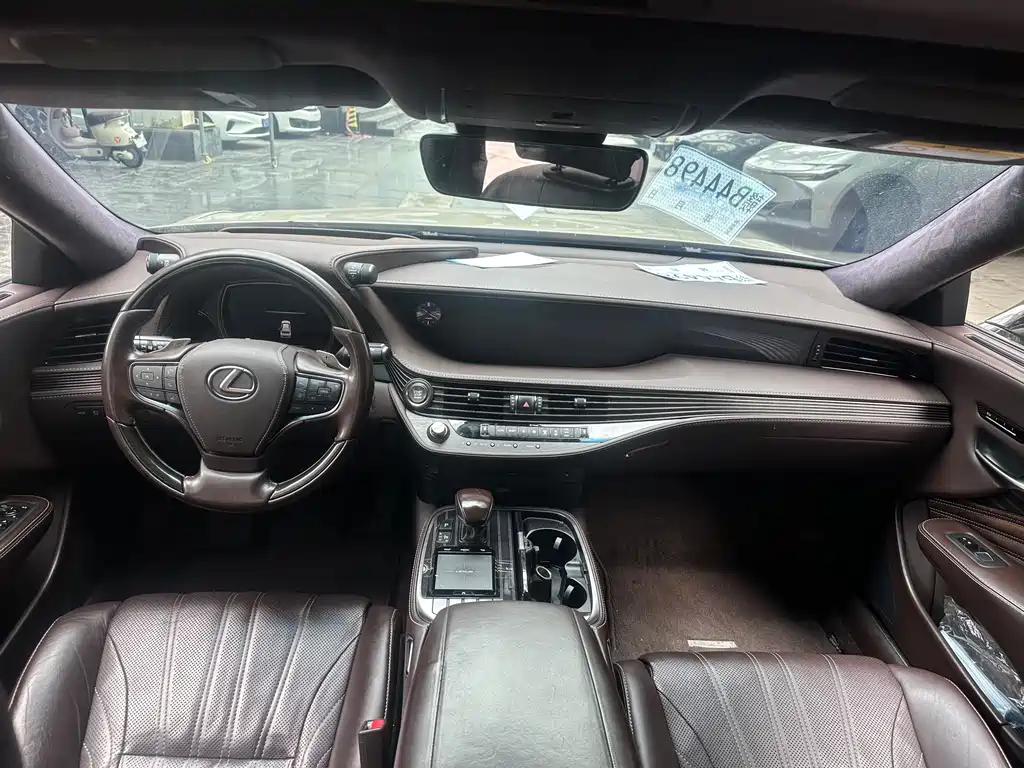 Lexus LS 2018