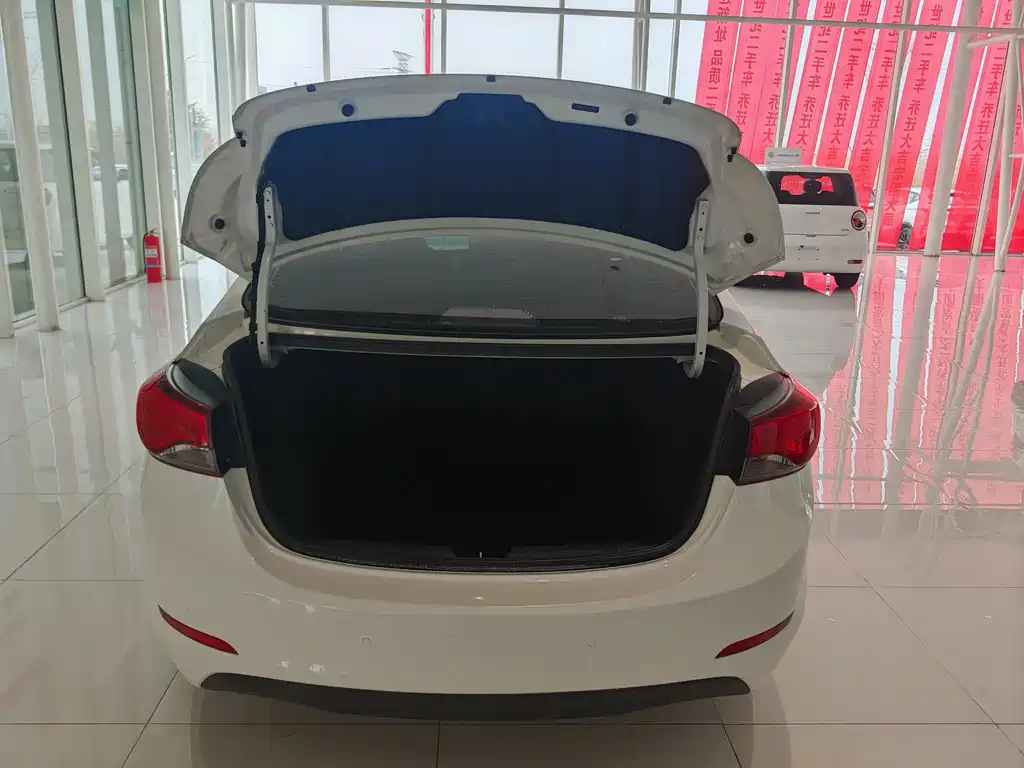 Hyundai Elantra Langdong 2018 — фото 16