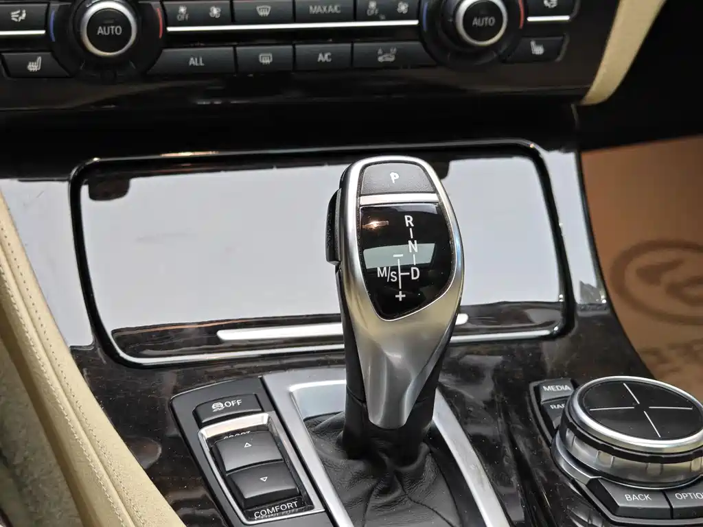 BMW 5 Series 2013 — фото 19