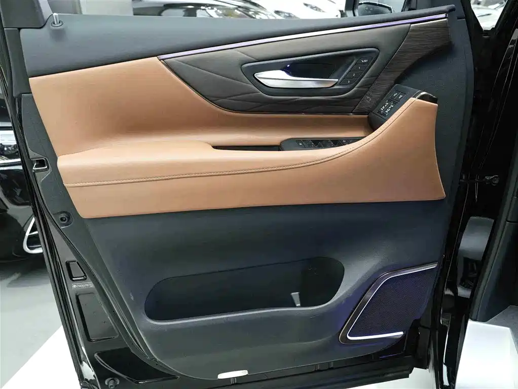 Toyota Alphard 2024 — фото 16