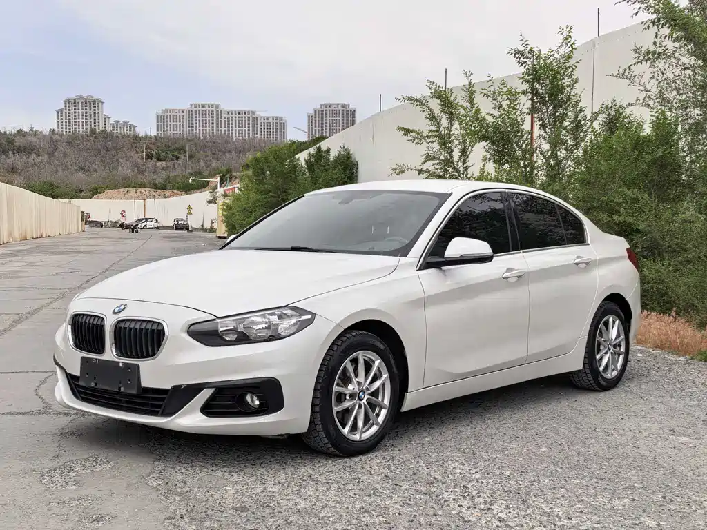 BMW 1 Series 2017 — фото 1
