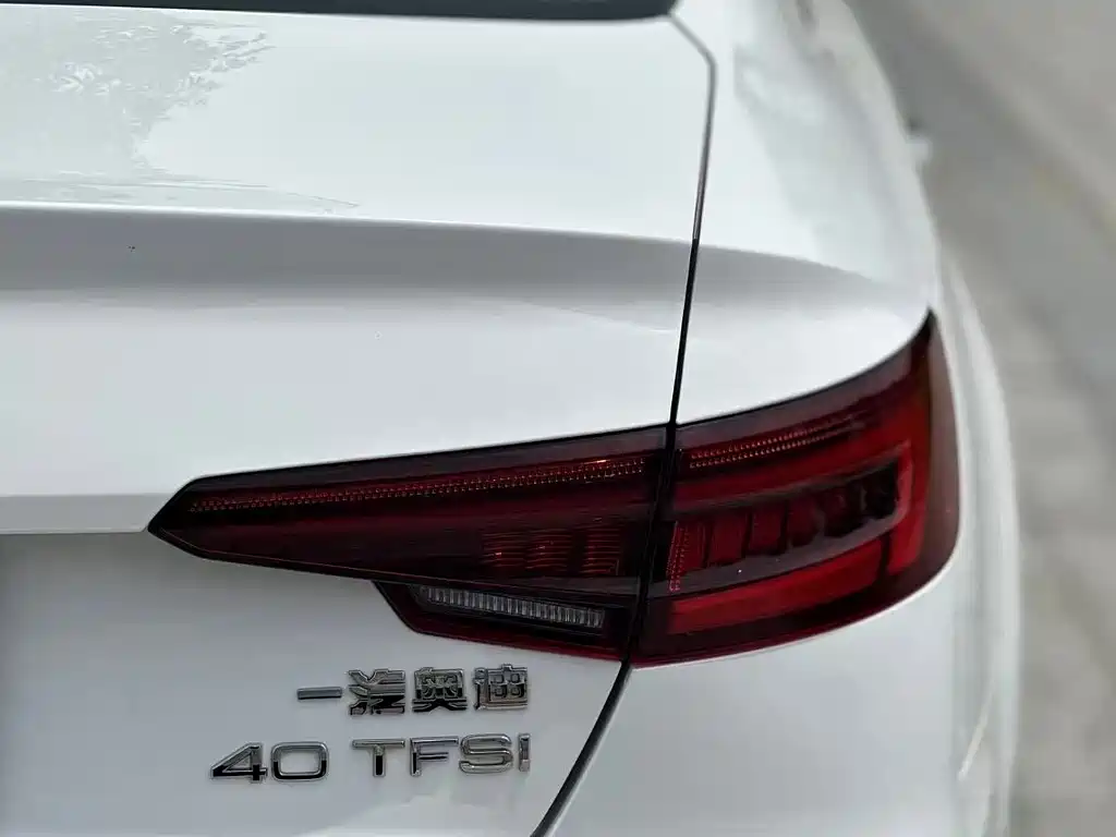 Audi A4L 2018 — фото 13