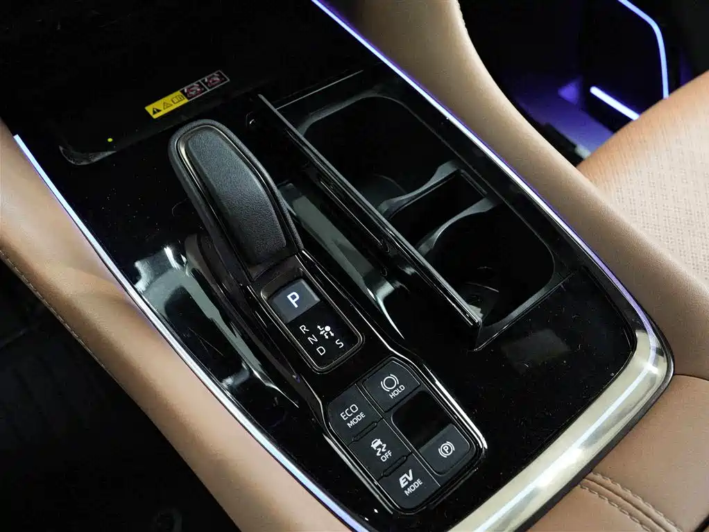 Toyota Alphard 2024 — фото 10