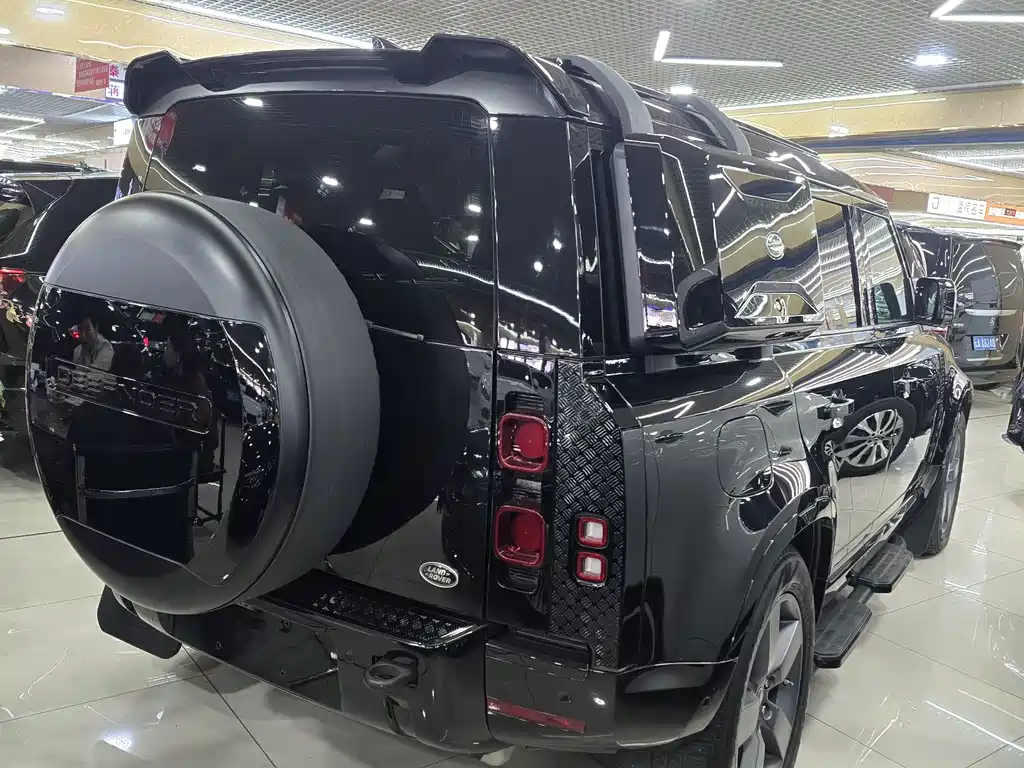 Land Rover Defender 2021 — фото 12