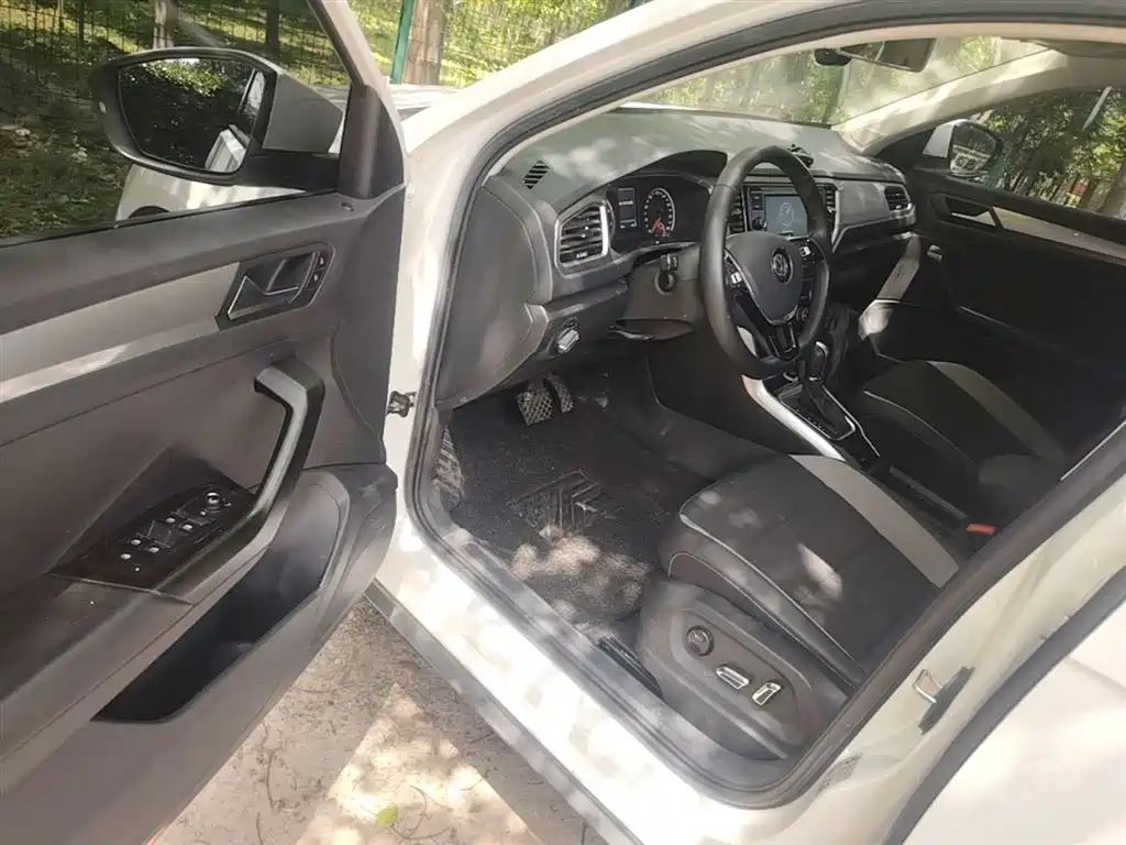 Volkswagen T-Roc 2020 — фото 16