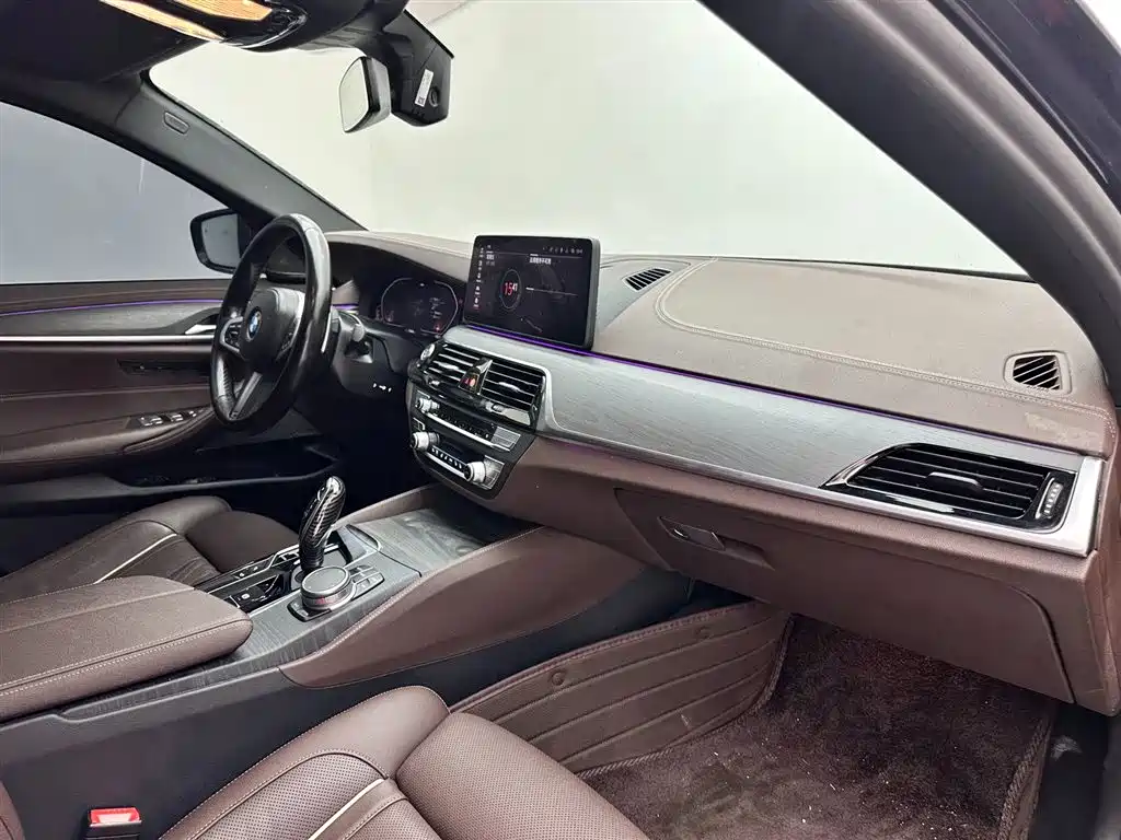 BMW 5 Series 2022 — фото 11