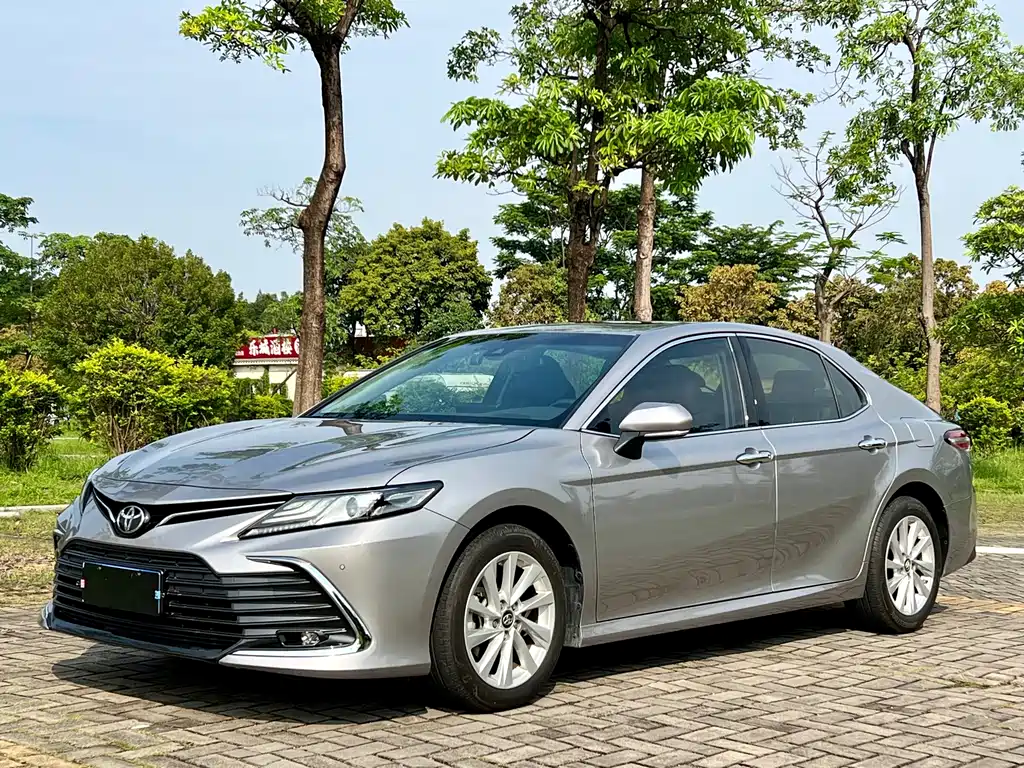 Toyota Camry 2021 — фото 1