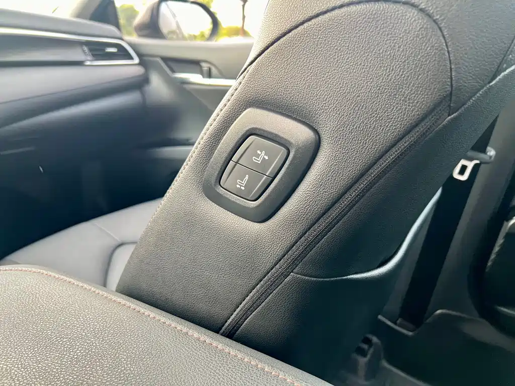 Toyota Camry 2021 — фото 23