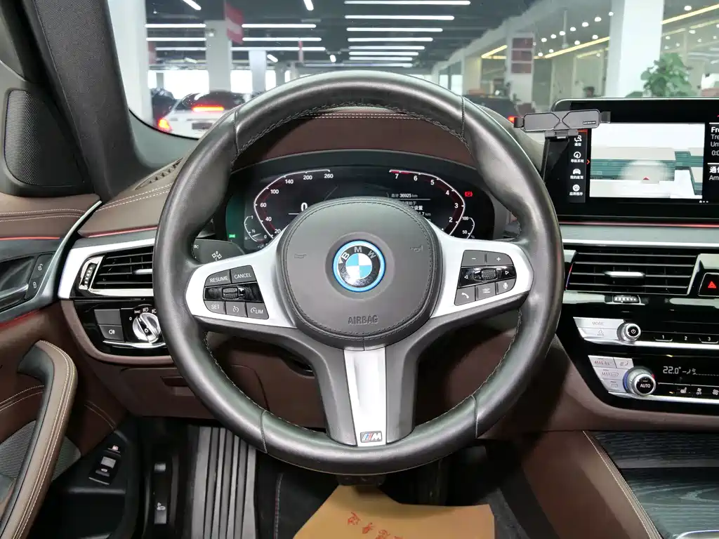 BMW 5 Series New Energy 2022 — фото 15