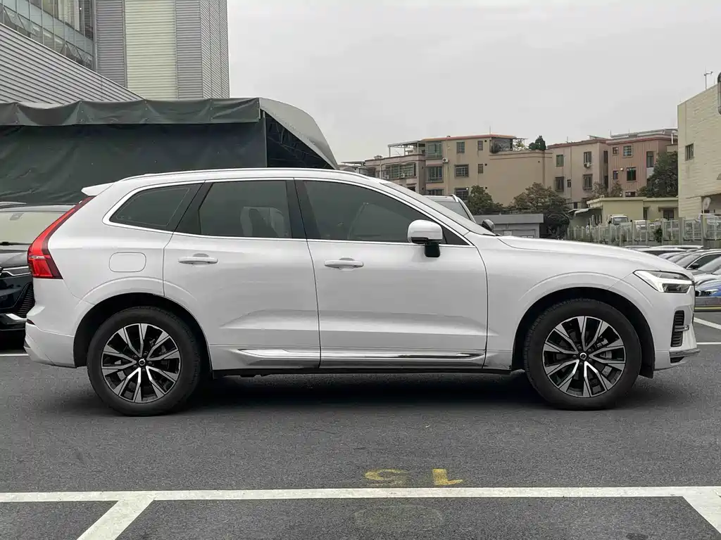 Volvo XC60 2024 — фото 2