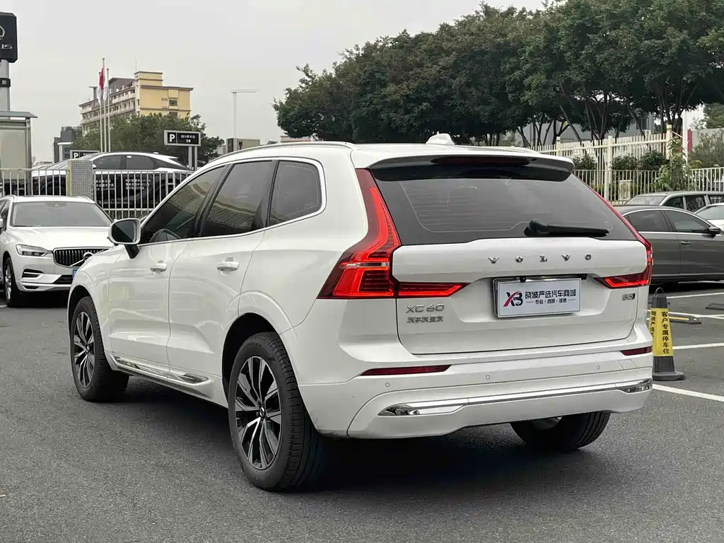 Volvo XC60 2024 — фото 6