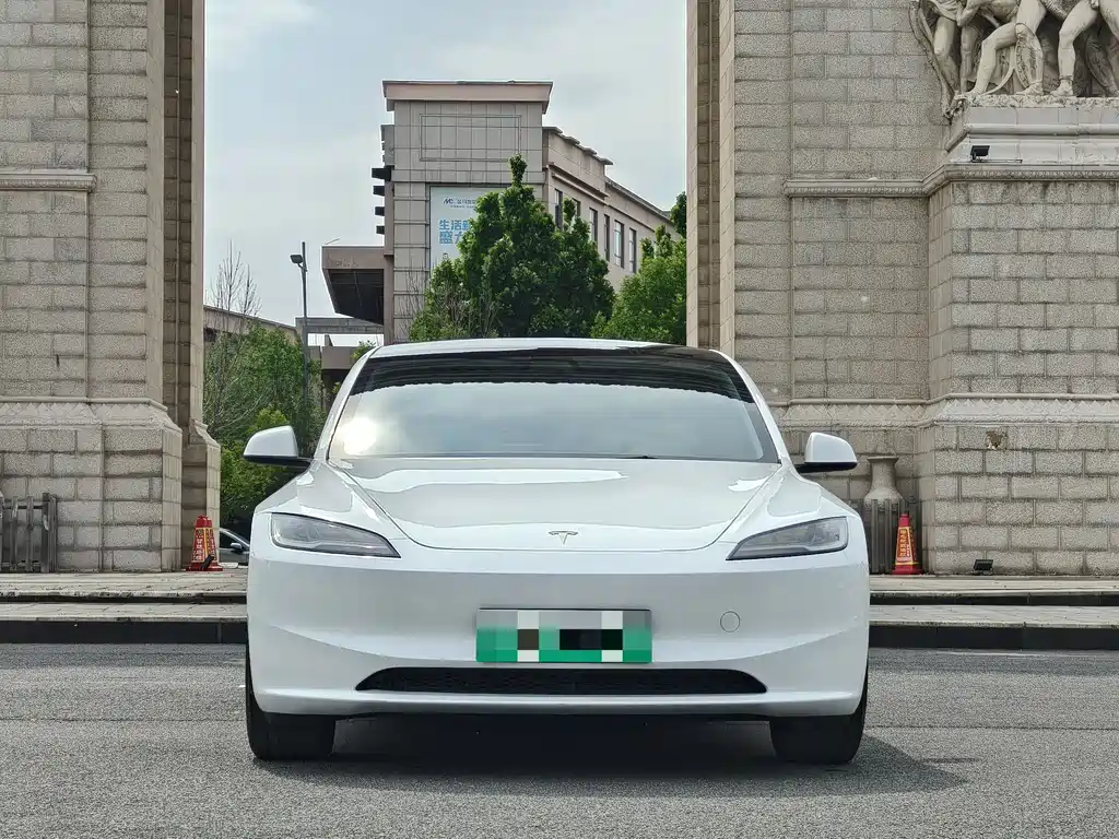 Tesla Model 3 2024 — фото 2