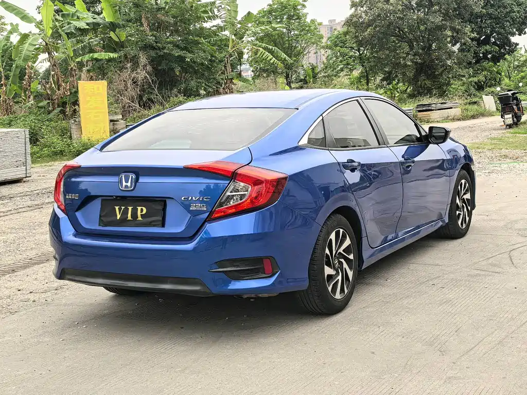 Honda Civic 2018 — фото 10