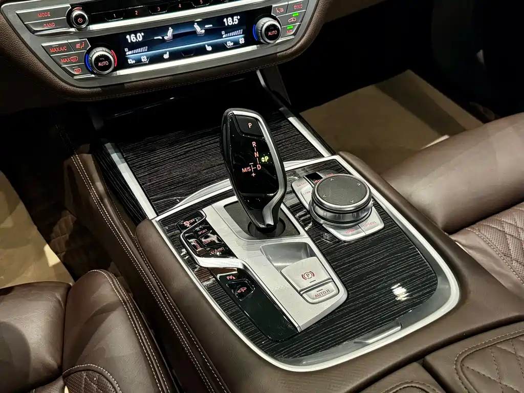 BMW 7 Series 2020 — фото 12