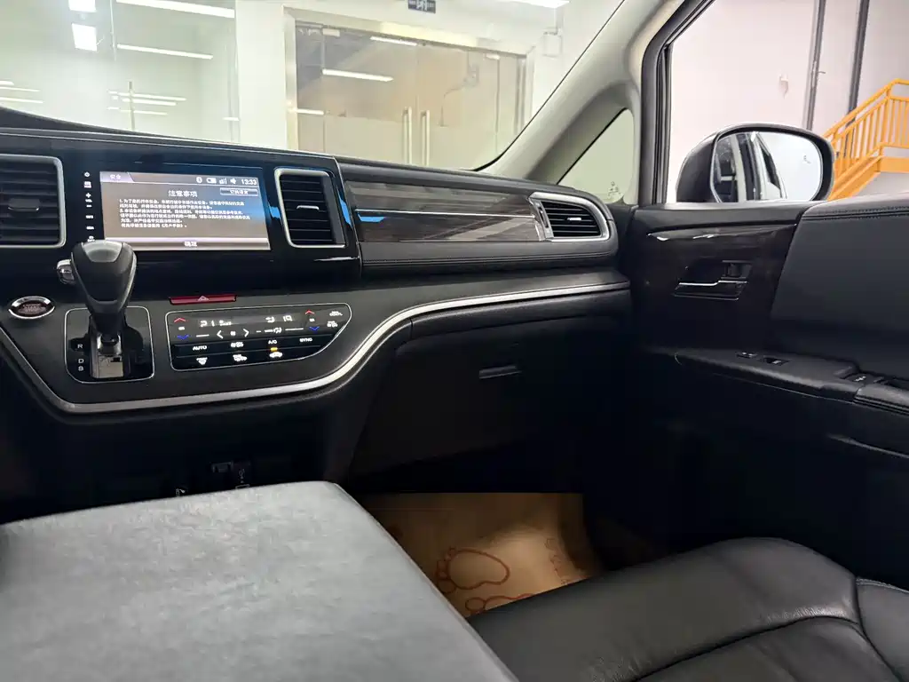 Honda Elysion 2018 — фото 16