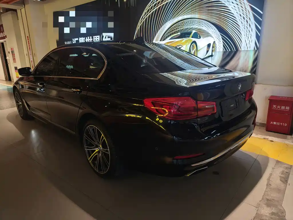 BMW 5 Series 2018 — фото 15