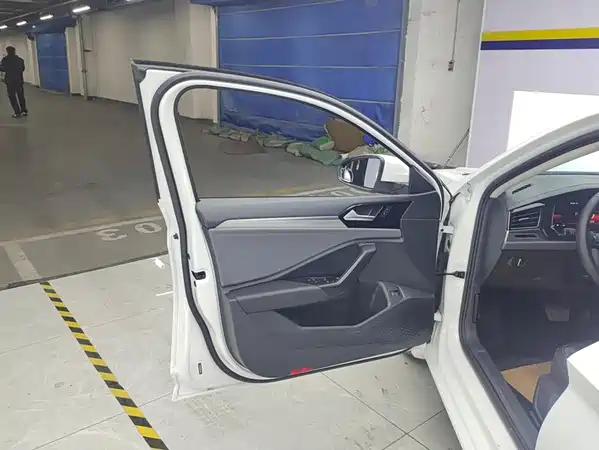 Volkswagen Sagitar 2022