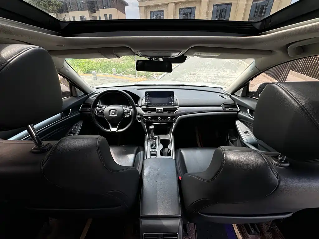 Honda Accord 2018 — фото 12