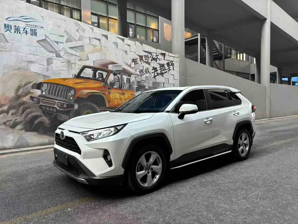 Toyota RAV4 2020 — фото 1
