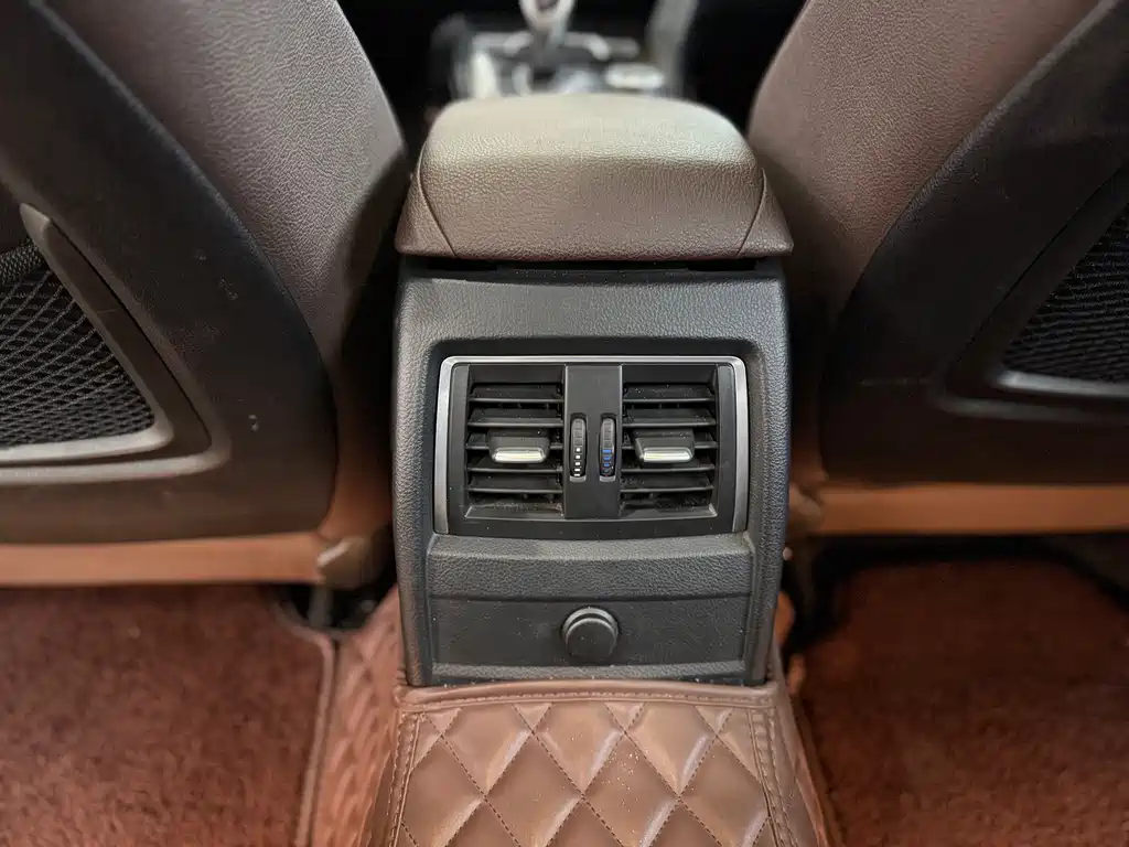 BMW 3 Series 2018 — фото 26