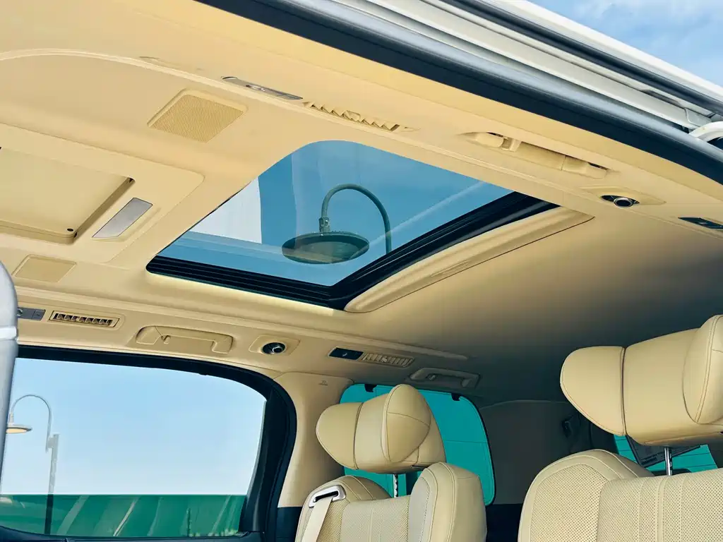 Toyota Alphard 2023 — фото 23