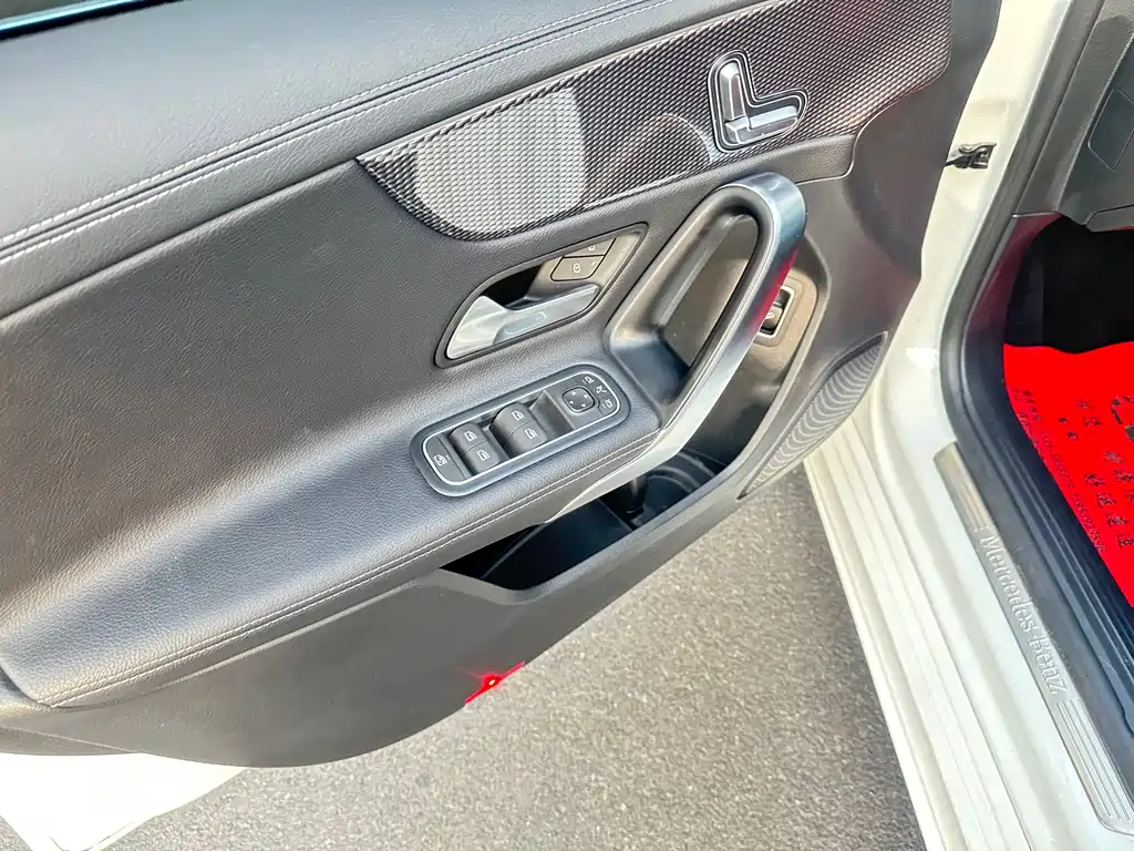 Mercedes-Benz A-Class 2023 — фото 12