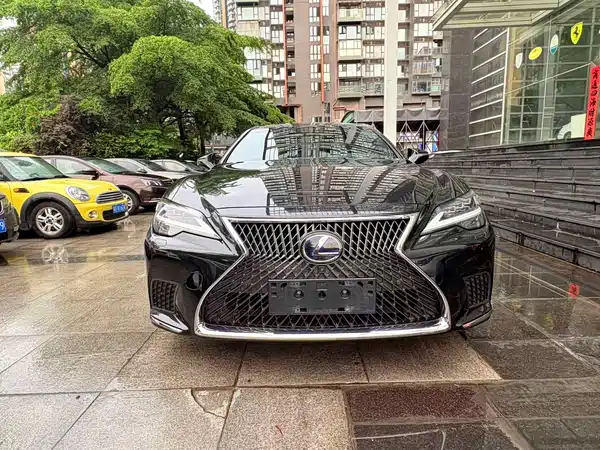 Lexus LS 2021